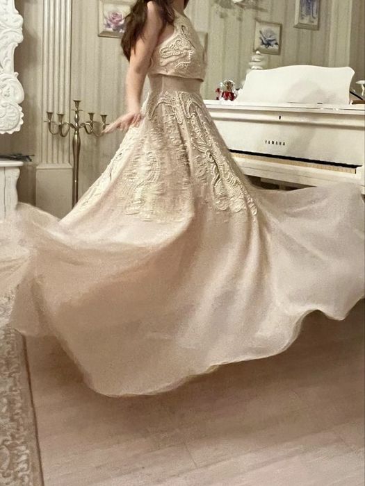 Rochie ASOS (model ASOS Edition), cu aplicații bogate de perle și fustă amplă din tull
