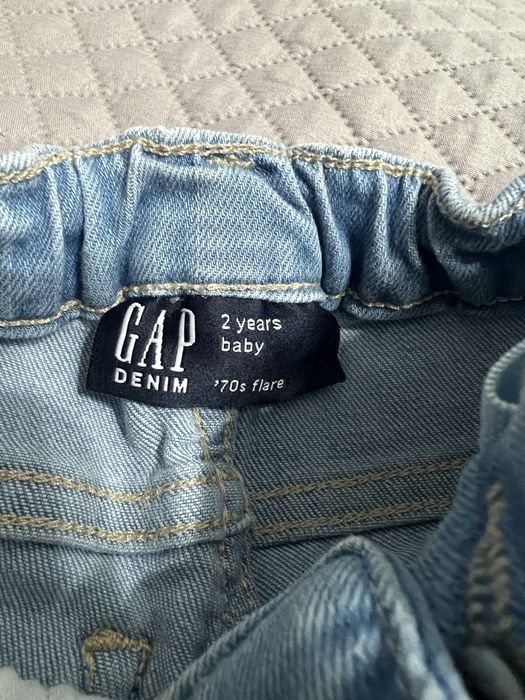 Продам джинсы на девочку