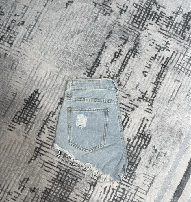 Джинсовые шорты