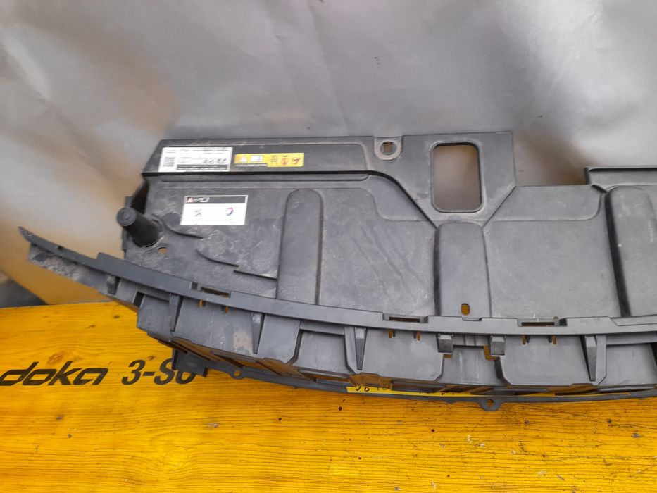 Грил решетка пежо 3008 2018/2022 г  Peugeot 3008