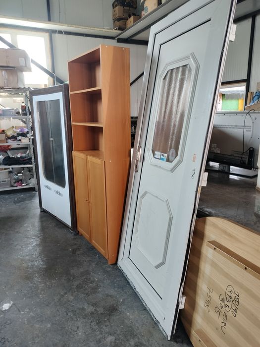 Vând gimuri și uși termopan duble cu rulou alu.