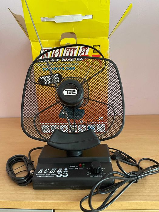 Стайна FM/VHF/UHF антена с усилвател