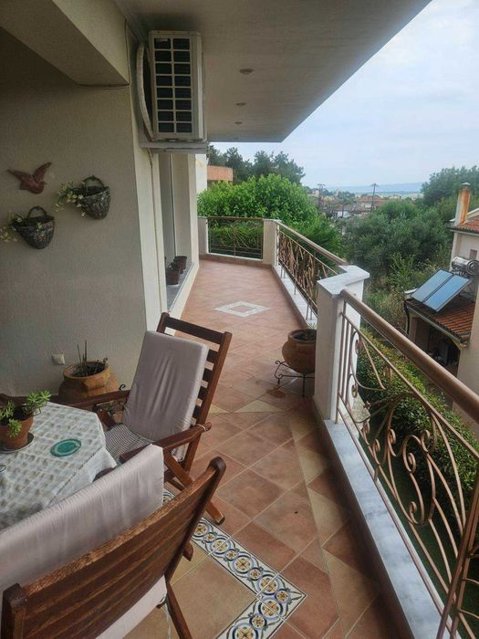 Прекрасна двуетажна къща 300 кв.м с гледка