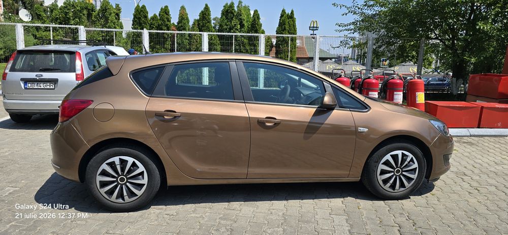 Vând Opel Astra J, Hatchback, an 2015, 1,6 benzină, aspirat, 115 CP, 120000 km reali.