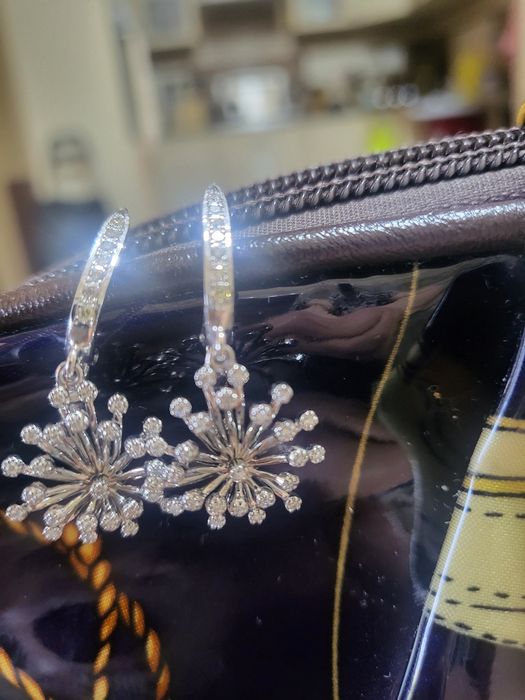 Серьги висячие с бриллиантамии