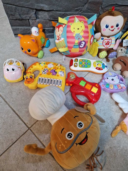 Lot jucarii si antemergator de lemn