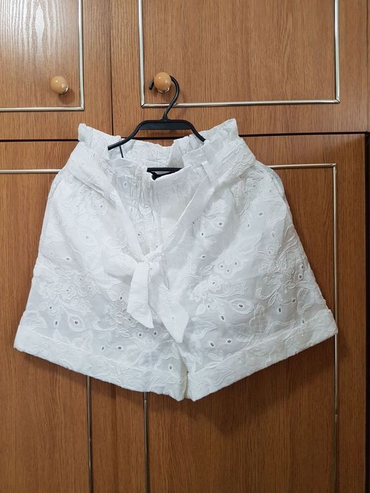 Къси панталонки с бродерия Зара/Zara