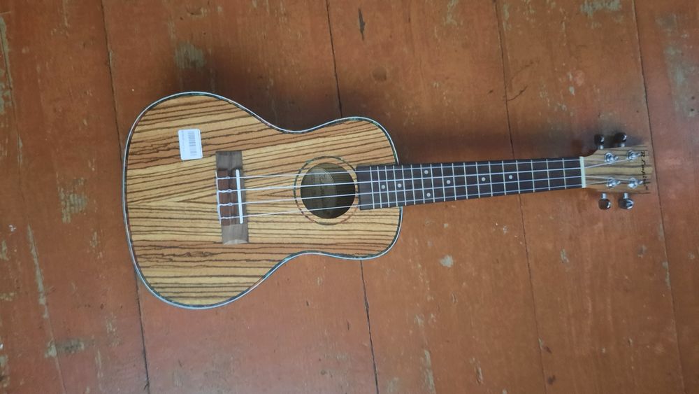 Укулеле и чехол не бу