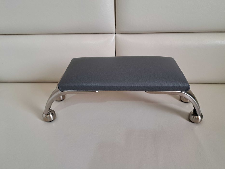 Поставка за ръце за маникюр