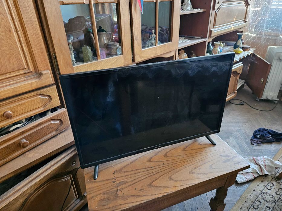 debarasare / vanzare tot din casa : masa calcat, televizor LCD, mobila veche, clima portabila, canapea extensibila etc.