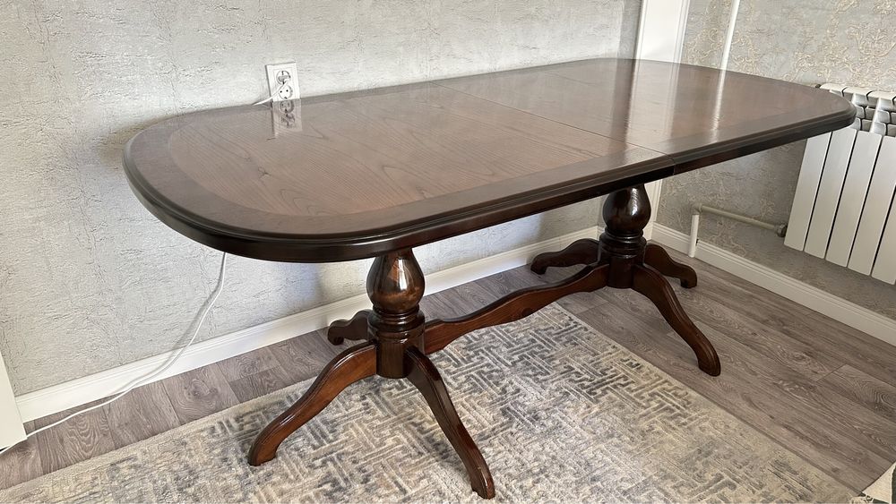 Продаются стол гостинный