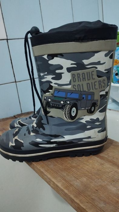 Продам сапоги детские резиновые