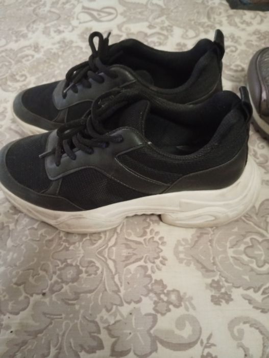 Кроссовки женские