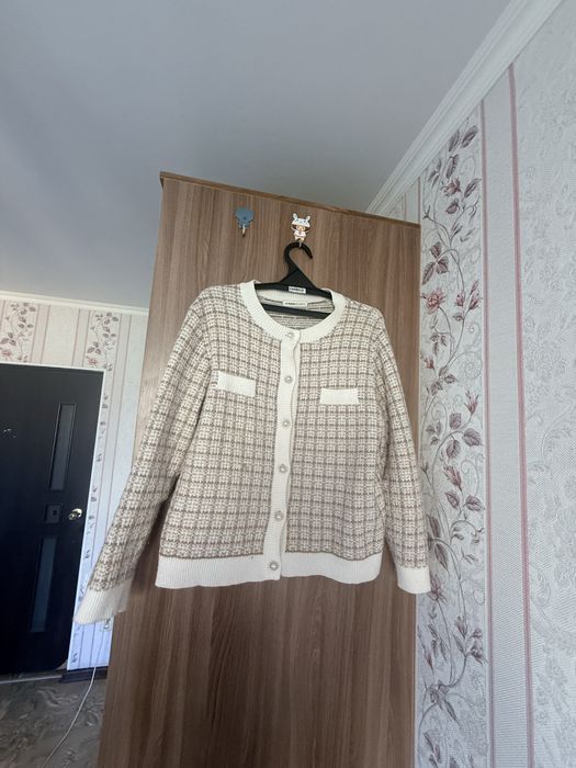 Продаю б/у теплую женскую кофту