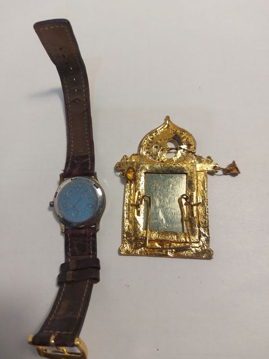 Часы наручные  кварцевые.