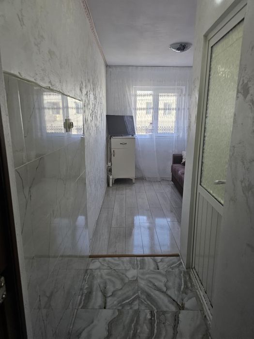 Închiriez garsonieră zona vest