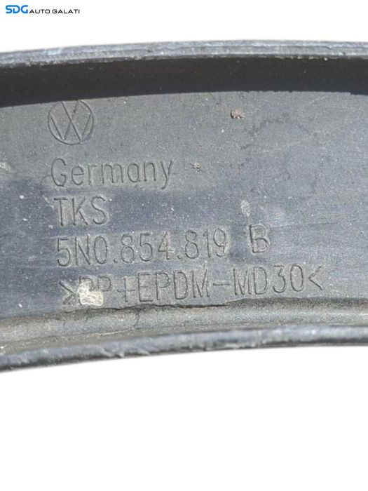 Bandou Ornament Plastic de pe Aripa Stanga Spate Volkswagen Tiguan 5N 2007 - 2015 Cod 5N0854819B [V0497]