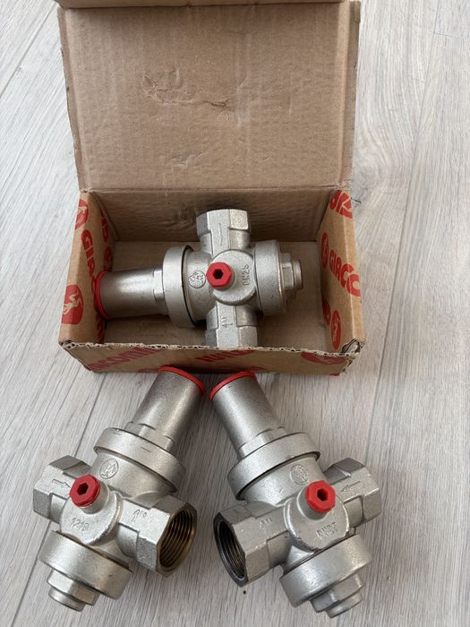 Редуктор/регулятор давления воды