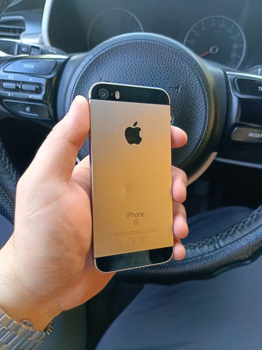 Айфон SE 32гб черный