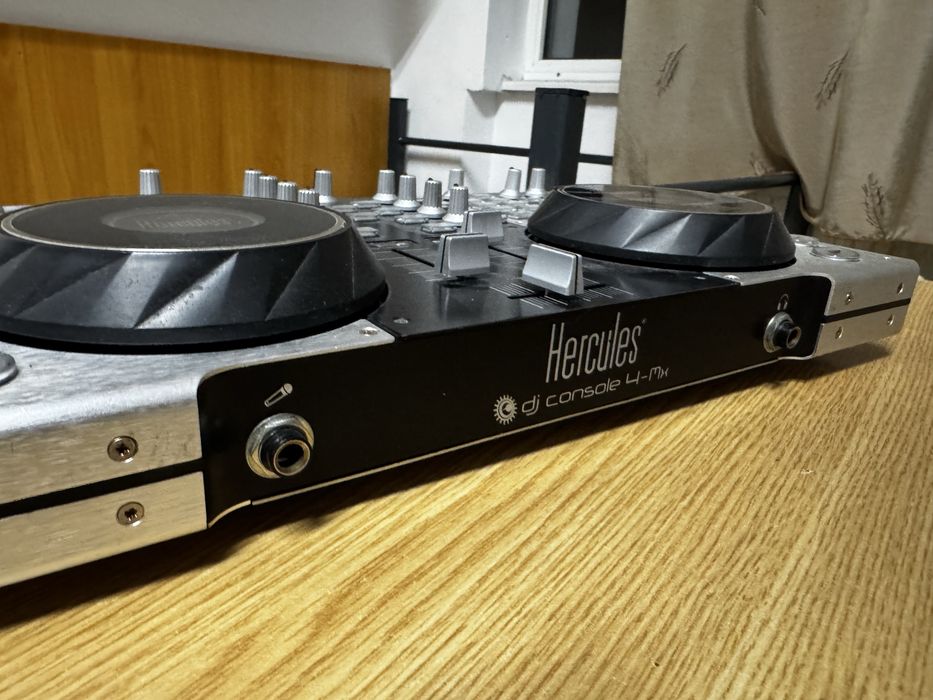 Consola DJ Hercules 4-Mx