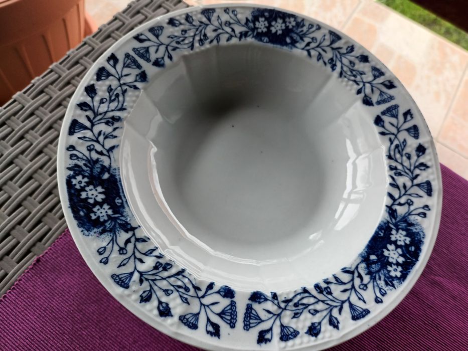 Ieftin set de  farfurii noi