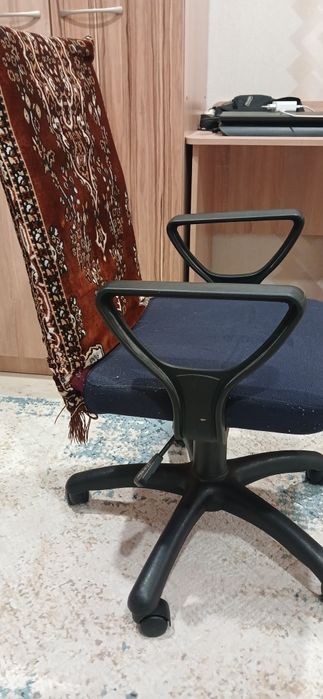 Продаю кресло очень удобный