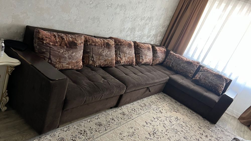 Мягкий диван для гостиной срочно