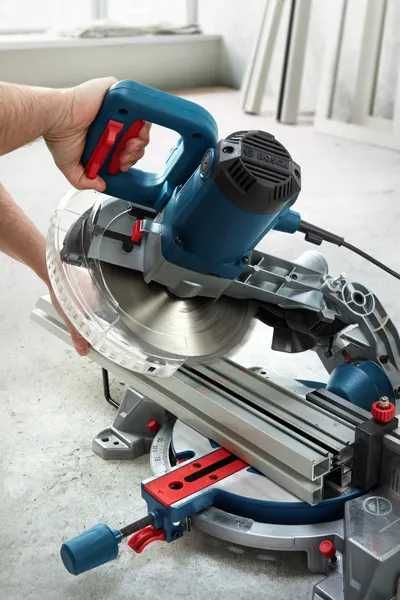 Tarsovka Bosch GCM 216 Professional Торцовочная пила
