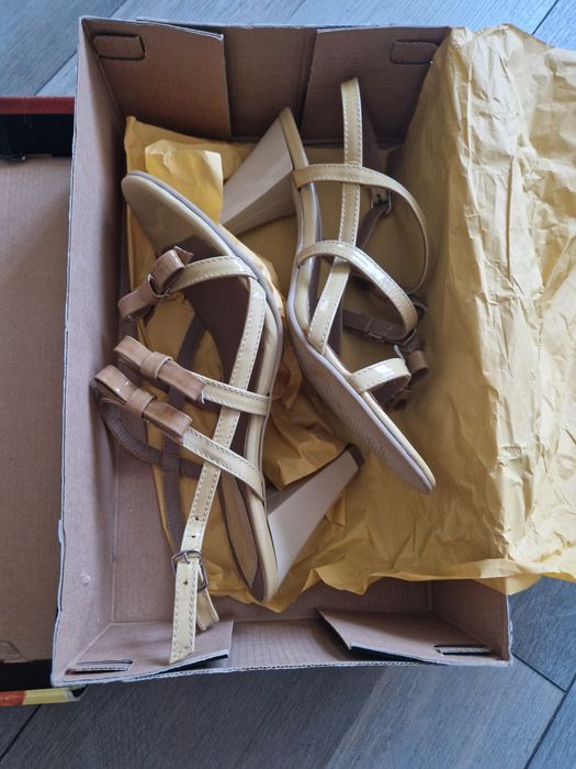 Дамски сандал,  нови НИКОГА НЕ СА НОСЕНИ