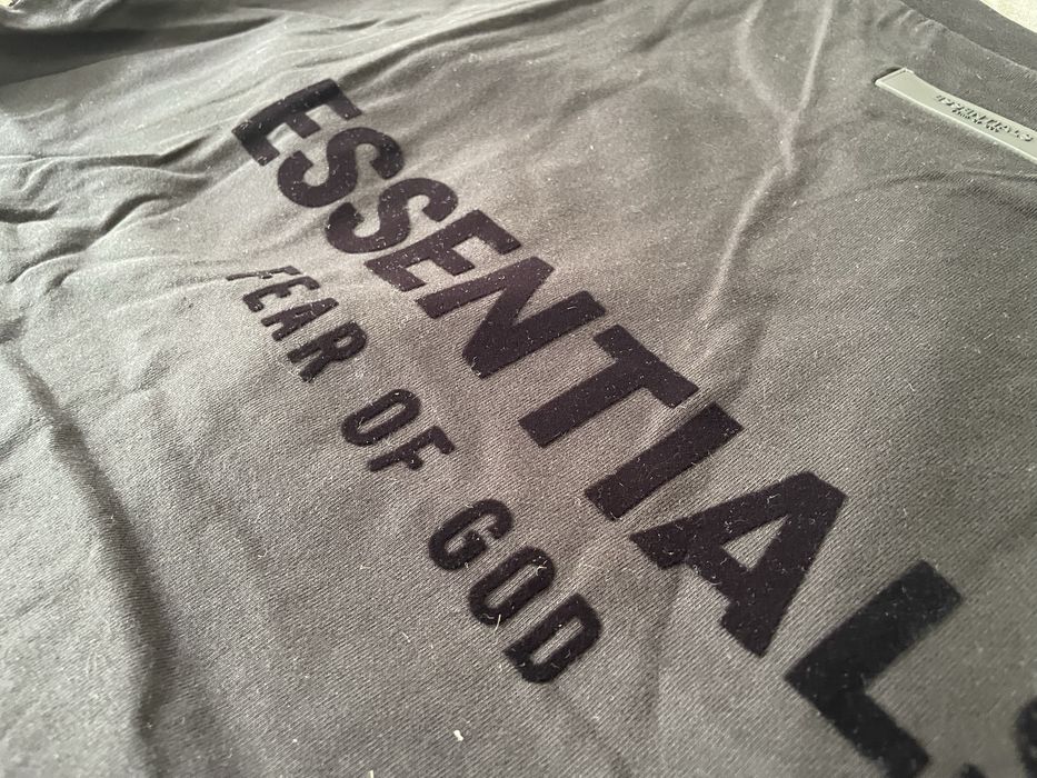 Essentials FOG сиво/черно