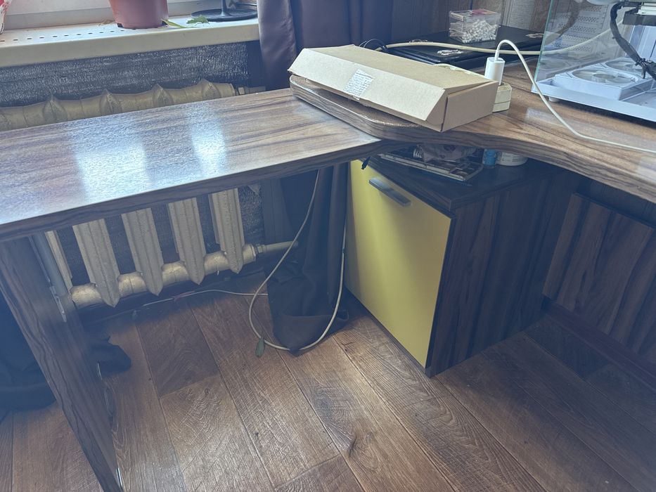 продам стол компьютерный