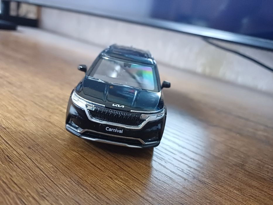 Игрушка модель kia carnival