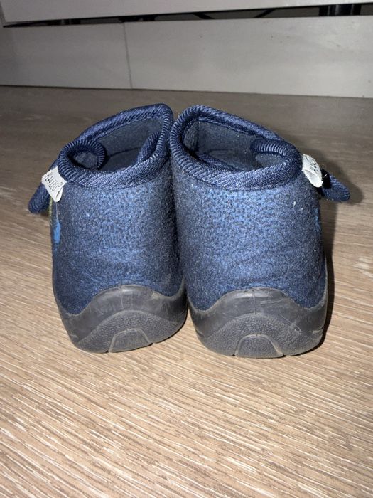 Отдам детские тапочки