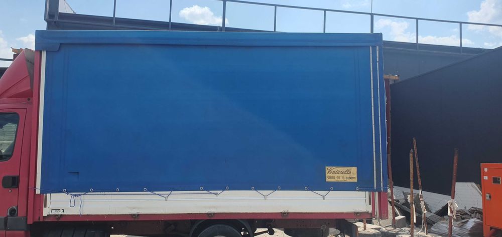 Конструкция за товарен автомобил брезент с двустранна щора