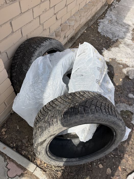 Мишлен 235/45/R18 шипы зима