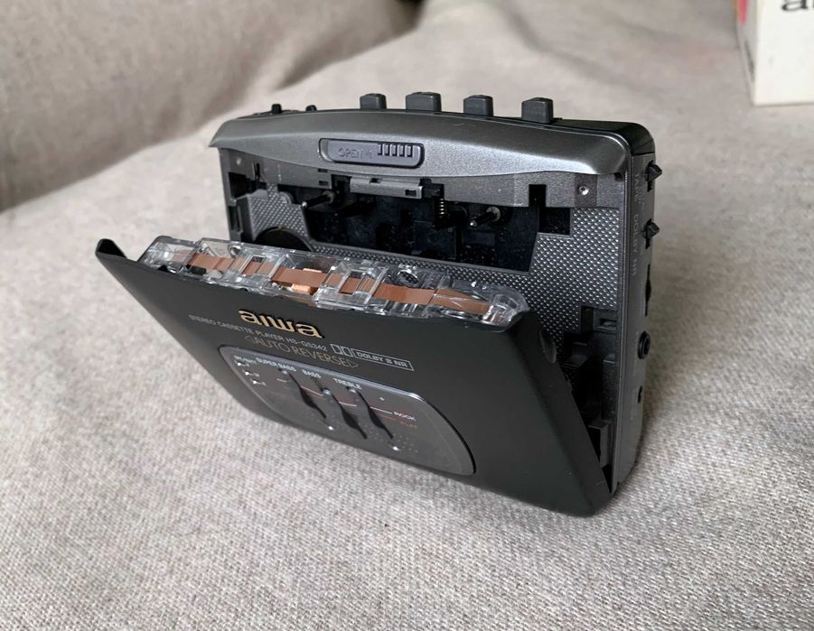 Walkman Aiwa HS-GS342 vintage Super Bass nou la cutie lipsă capac bate