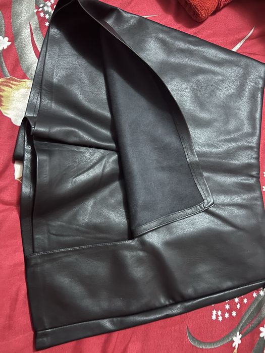 Fusta de piele tip pantaloni scurti
