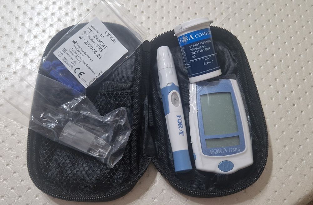 Продам глюкометр с запасками