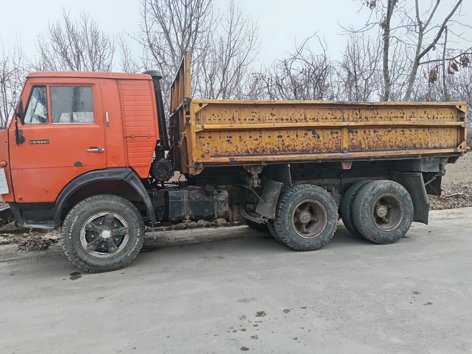 Moshina holati yaxshi yurib turgan moshina