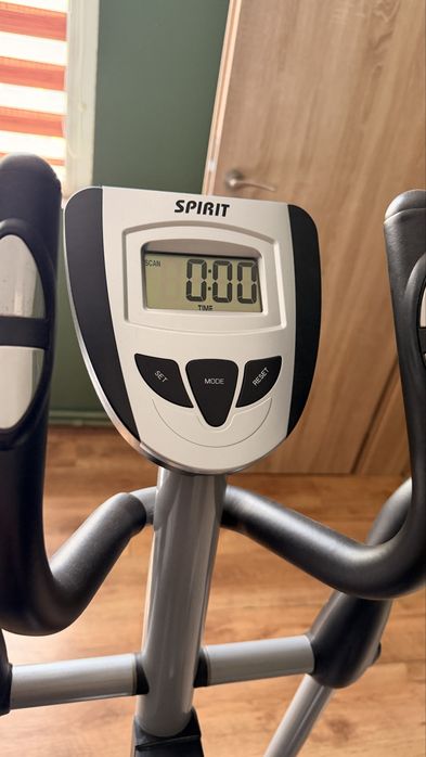 Продавам Кростренажор