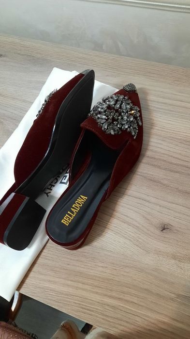 Ayollar Oyoq kıyımi