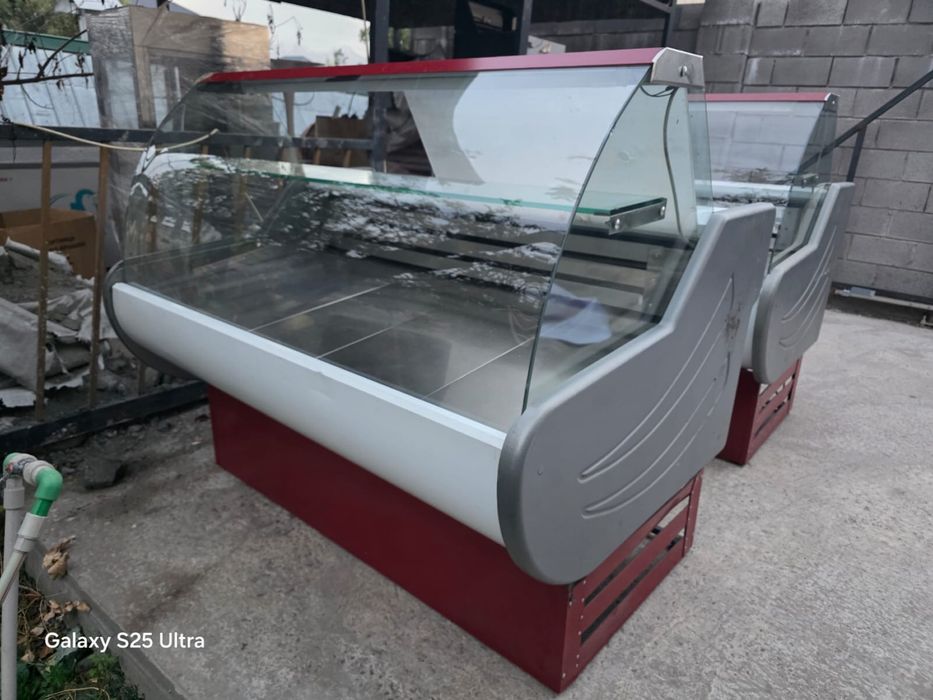 Продам б/у холодильные витрины для магазина