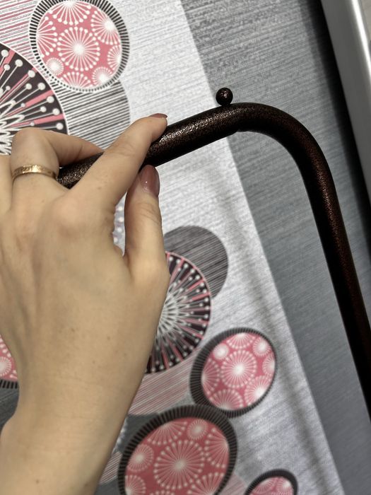 Продам стойку для одежды, крепкая.