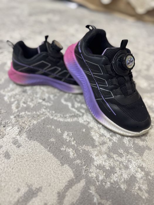 Кроссовки для девочки 33 рр