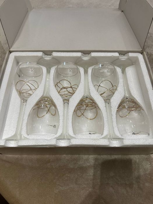 Продаются чайные сервизы, бокалы, рюмки, столовый набор, менажница