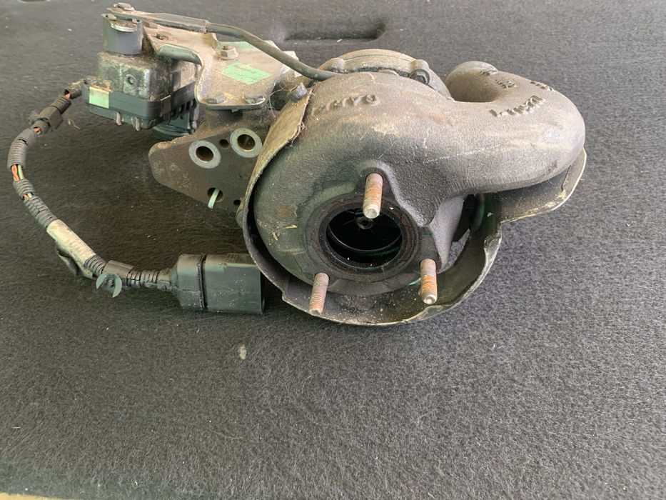 Turbosuflanta  cu geometrie electronica VW Touareg 5.0 Tdi 230 KW V10  2005 2001-2007 . 072145701T