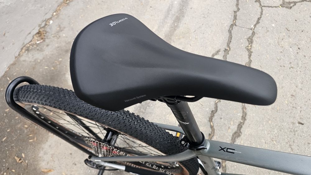 Современный технологичный кросс-кантрийный велосипед на 29"