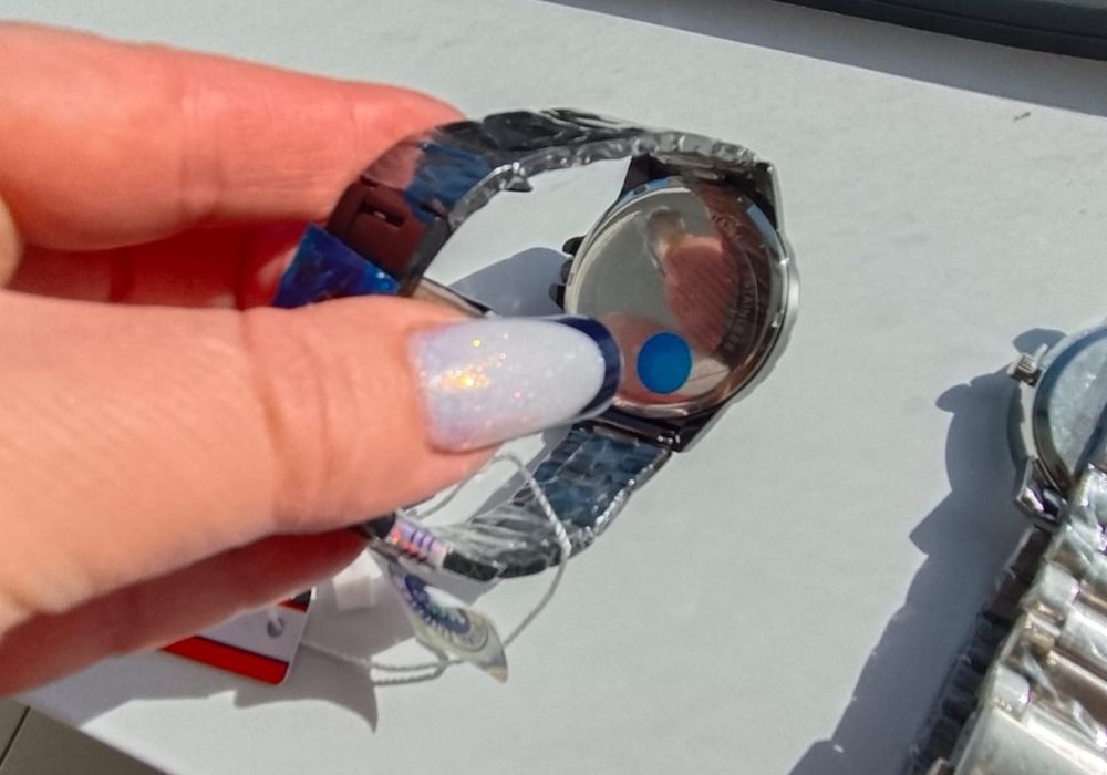 Продам часы новые.