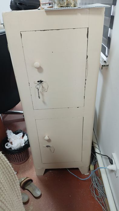 Продается сейф, металлический