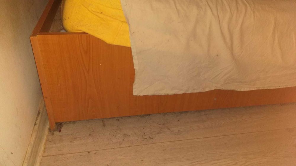 pat si canapea uzate dar functionale